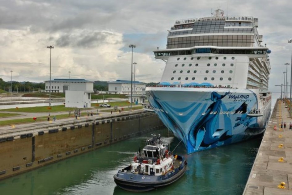 Crucero más grande de pasajeros cruza el Canal de Panamá Logística